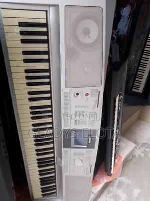 DGX 305 Yamaha Keyboard