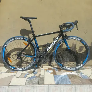 Sharp Blue/Black Professional Giant 9-Speed Road Bike With Carbon Fork