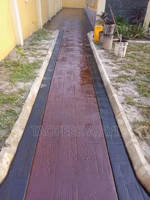 Mesh_linqks Stamped Concrete Floor