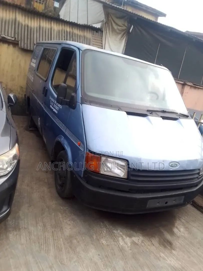 Ford Transit 2000 Blue