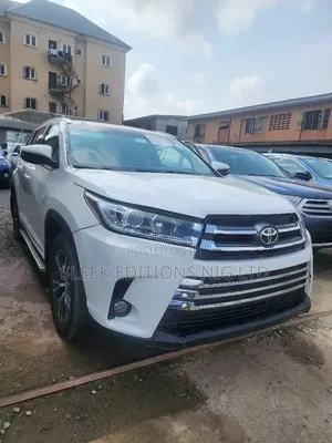 Toyota Highlander XLE 4x2 V6 (3.5L 6cyl 8A) 2018 White
