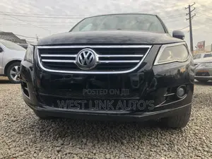 Volkswagen Tiguan S with Sunroof 2013 Black