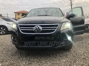 Volkswagen Tiguan S with Sunroof 2013 Black