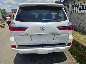 Lexus LX 2018 White