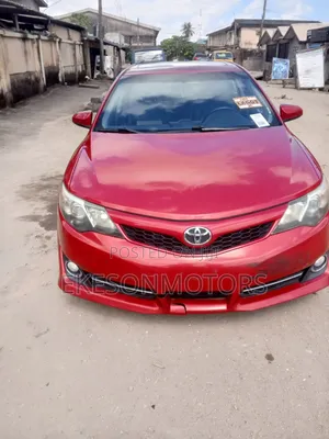 Toyota Camry SE 4dr Sedan (2.5L 4cyl 6A) 2013 Red