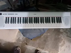 NP 12 Yamaha Keyboard