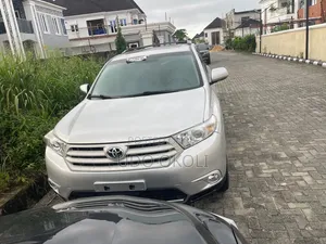 Toyota Highlander Limited 2012 Silver