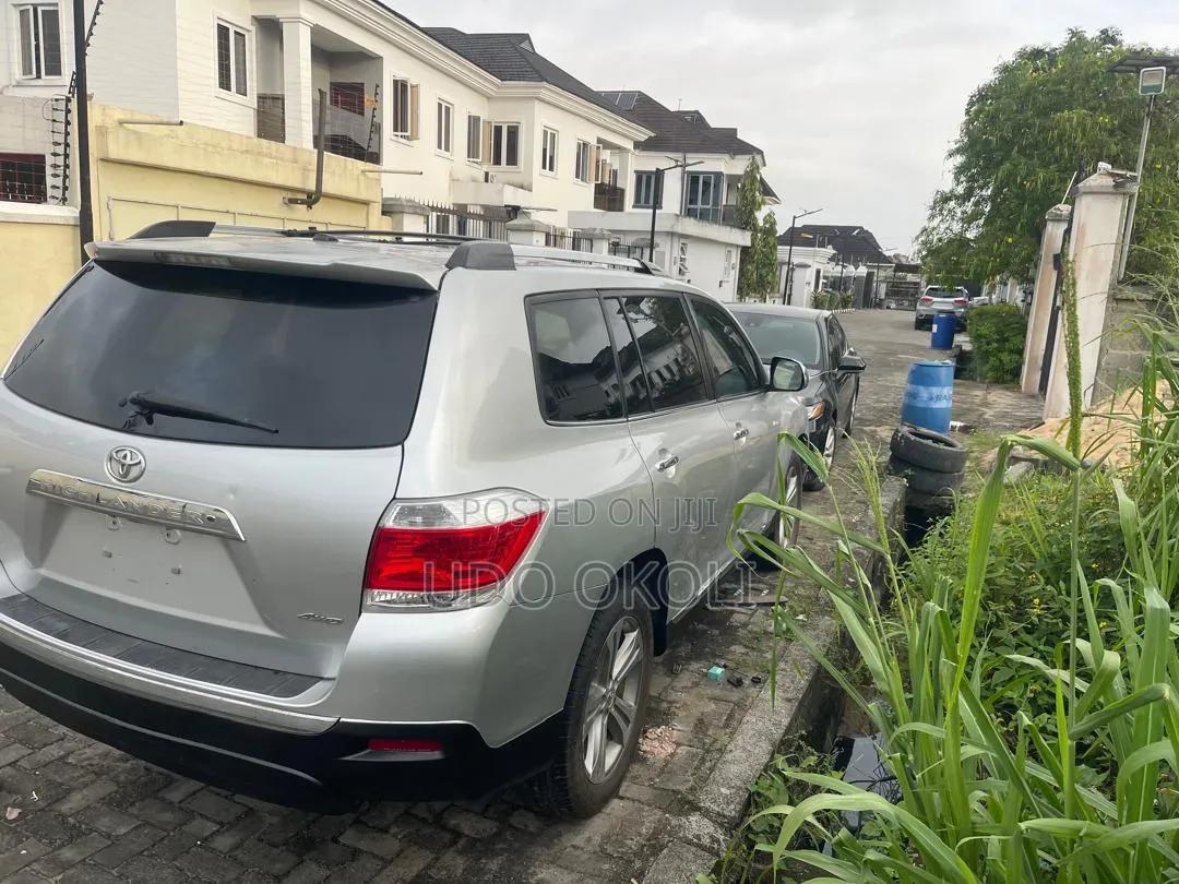 Toyota Highlander Limited 2012 Silver