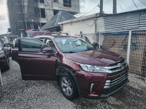 Toyota Highlander XLE 4dr SUV (3.5L 6cyl 6A) 2015 Red