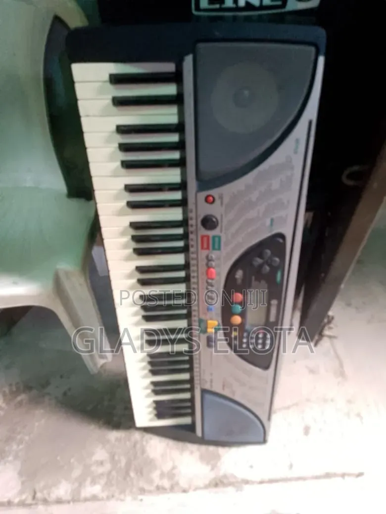 PSR 240 Yamaha Keyboard