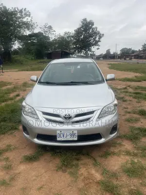Toyota Corolla 2011 Silver