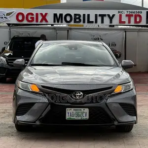 Toyota Camry SE FWD (2.5L 4cyl 8AM) 2018 Gray