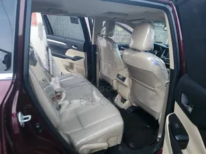 Toyota Highlander XLE 4dr SUV (3.5L 6cyl 6A) 2015 Red