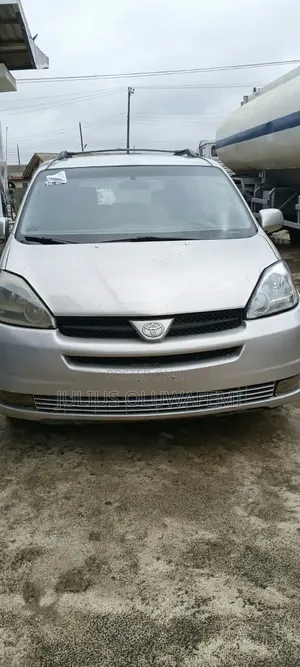 Toyota Sienna 2005 Silver