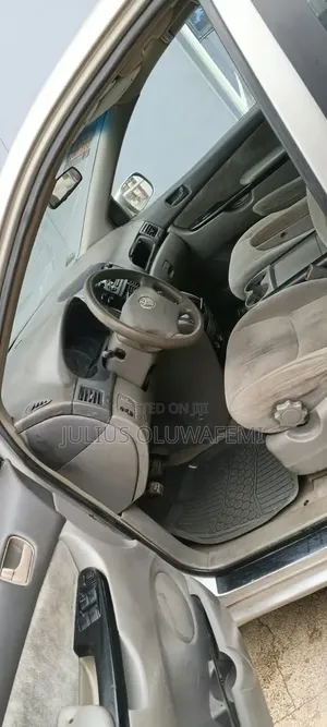 Toyota Sienna 2005 Silver