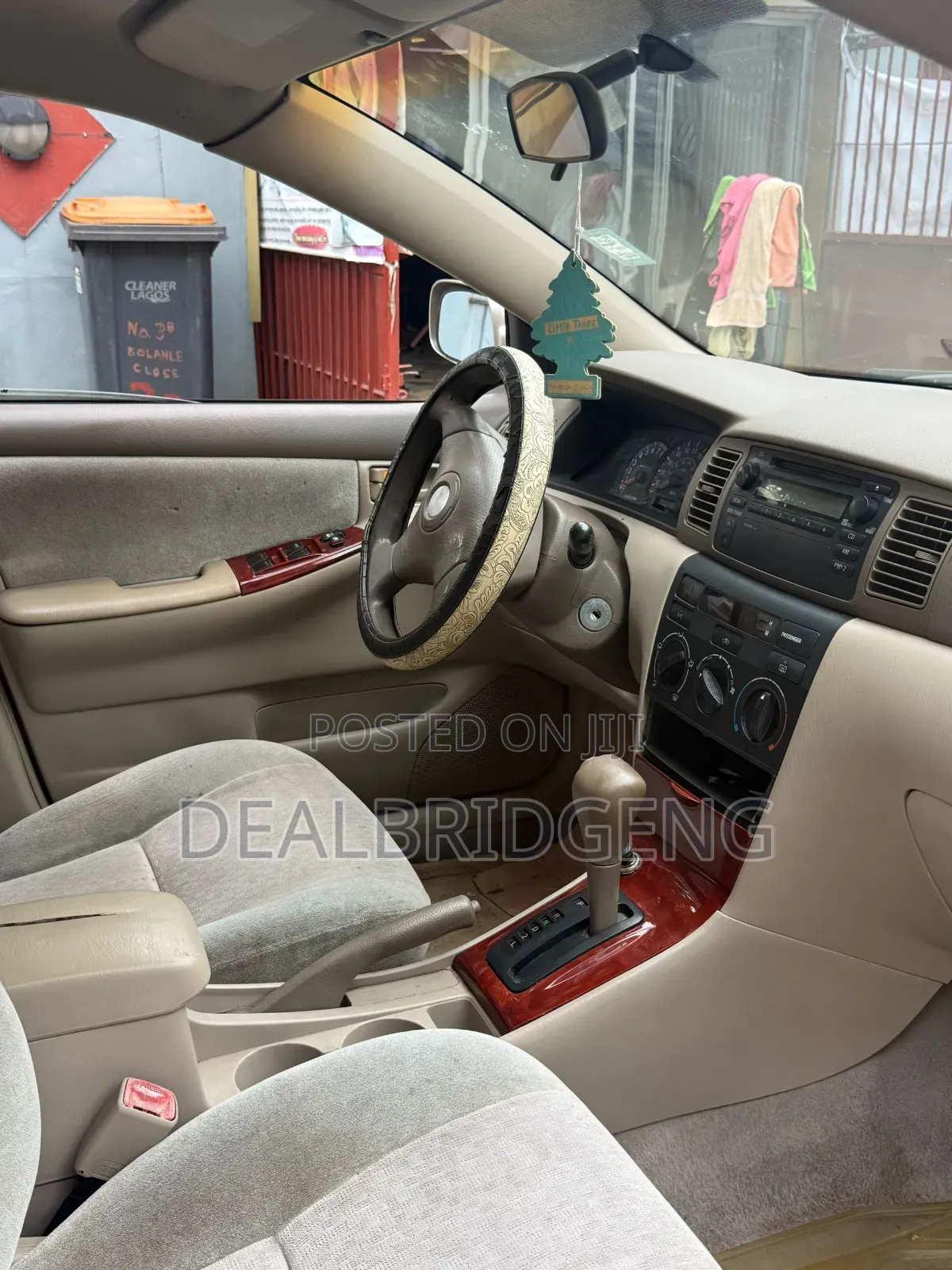 Toyota Corolla LE 2004 Gold