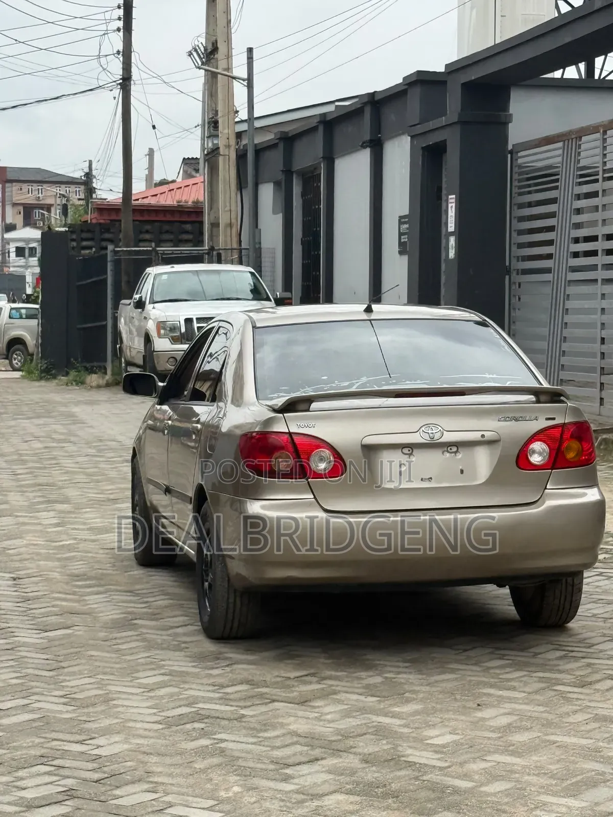 Toyota Corolla LE 2004 Gold