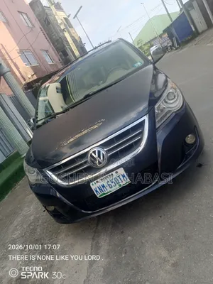 Volkswagen Routan S 2010 Blue