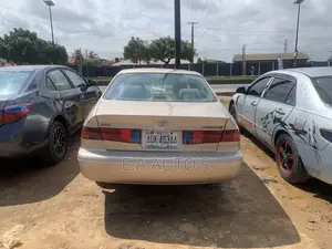 Toyota Camry 2000 Gold
