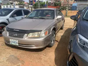 Toyota Camry 2000 Gold