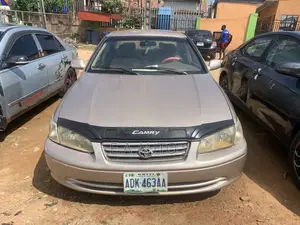 Toyota Camry 2000 Gold