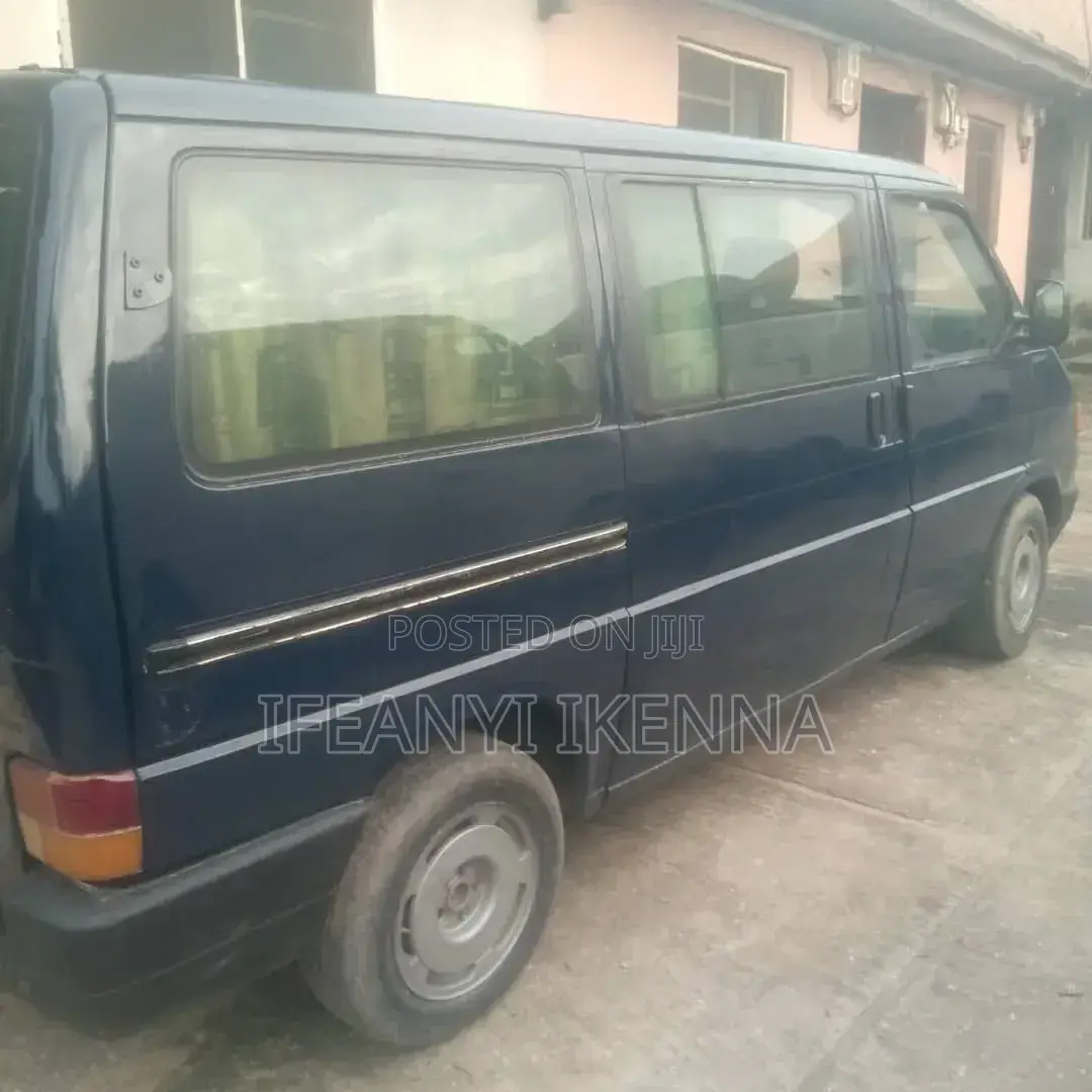 Volkswagen Transporter 2005 Blue