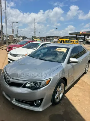 Toyota Camry SE 4dr Sedan (2.5L 4cyl 6A) 2013 Silver