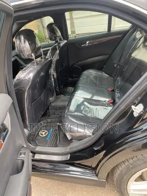 Mercedes-Benz C300 Luxury Sedan AWD (3.0L 6cyl 7A) 2009 Black