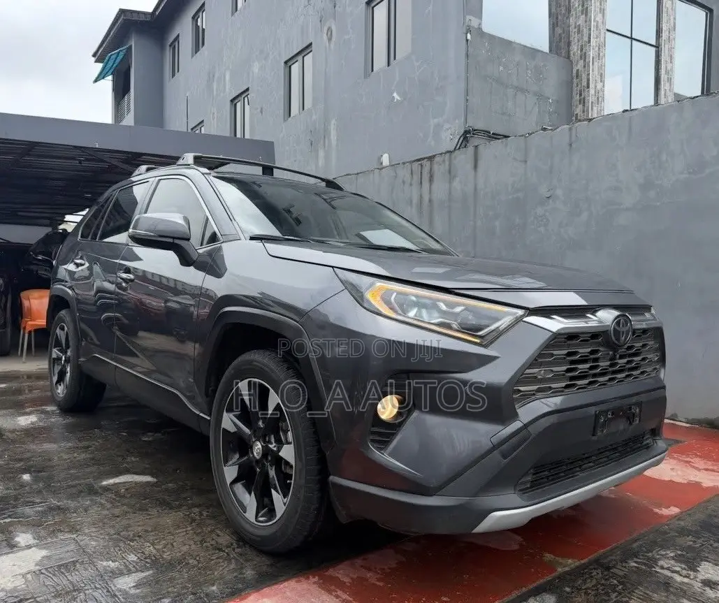 Toyota RAV4 Limited 2021 Gray