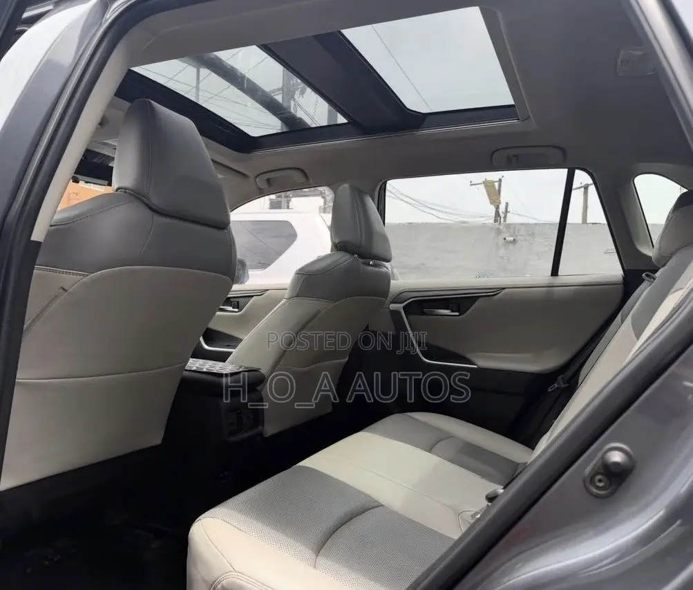 Toyota RAV4 Limited 2021 Gray