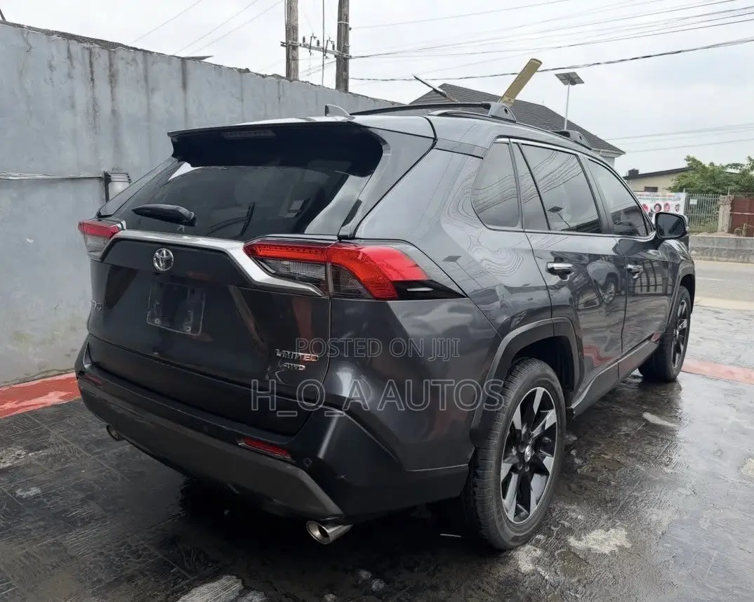 Toyota RAV4 Limited 2021 Gray