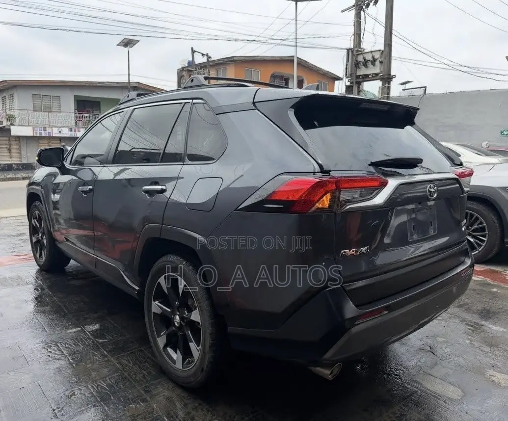Toyota RAV4 Limited 2021 Gray