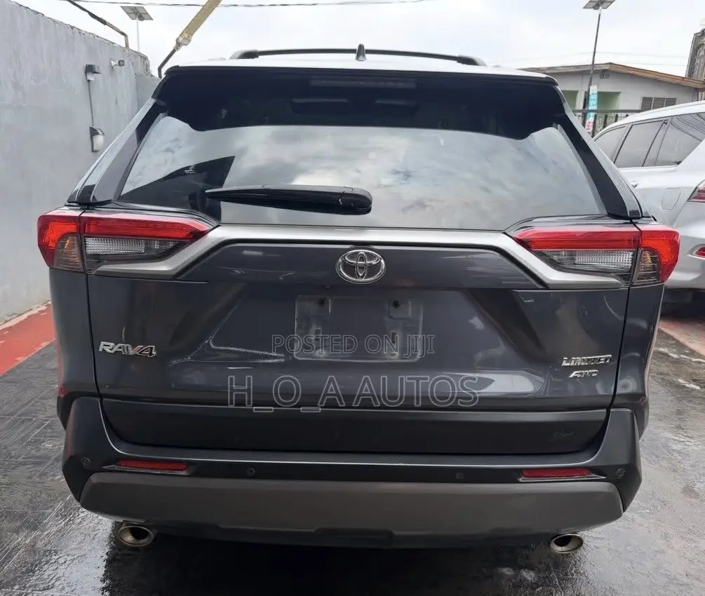 Toyota RAV4 Limited 2021 Gray
