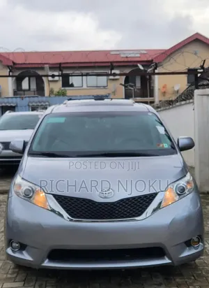 Toyota Sienna XLE 7 Passenger Mobility 2011 Silver