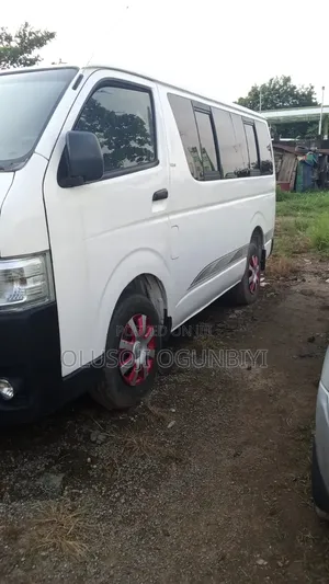 Toyota HiAce 2010 White