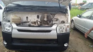 Toyota HiAce 2010 White