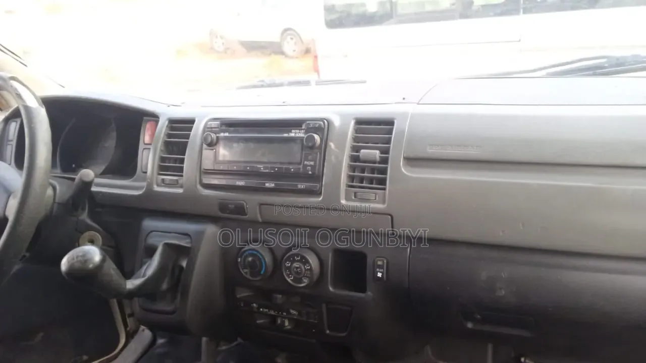 Toyota HiAce 2010 White