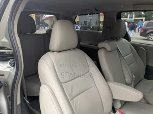 Toyota Sienna 2015 Gold
