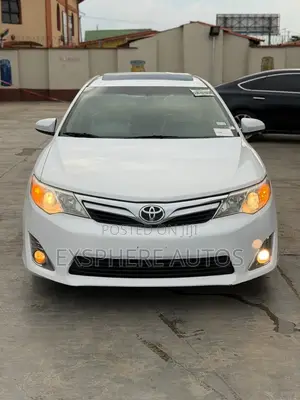 Toyota Camry XLE 4dr Sedan (2.5L 4cyl 6A) 2013 White
