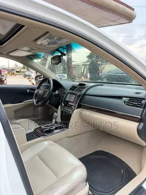 Toyota Camry XLE 4dr Sedan (2.5L 4cyl 6A) 2013 White