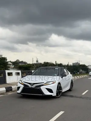 Toyota Camry XSE V6 FWD (3.5L 6cyl 8AM) 2018 White