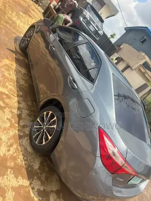 Toyota Corolla LE 4dr Sedan (1.8L 4cyl CVT) 2017 Gray