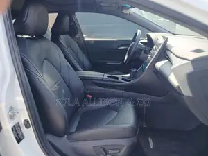 Toyota Avalon XLE 2022 White