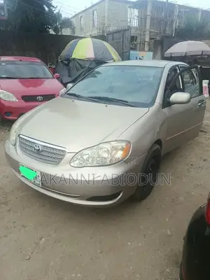Toyota Corolla LE 2004 Gold