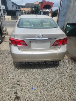 Lexus ES 350 2011 Gold
