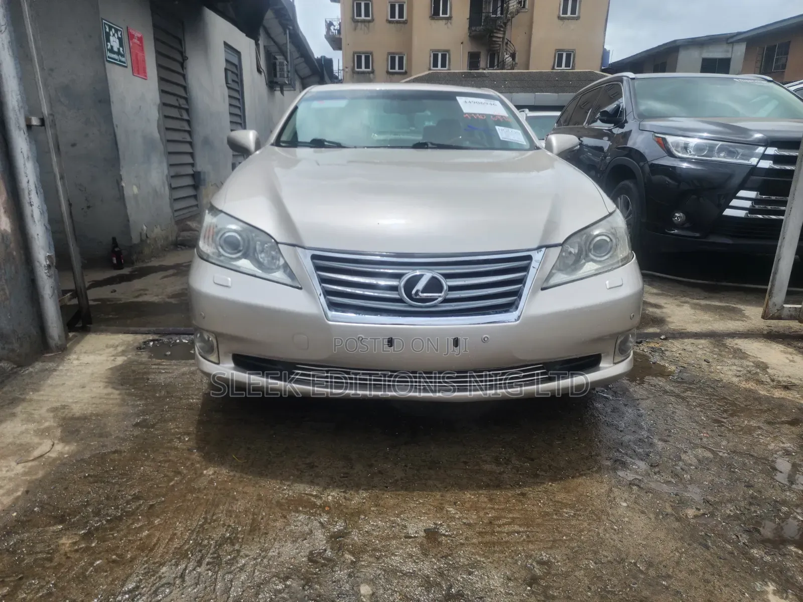 Lexus ES 350 2011 Gold