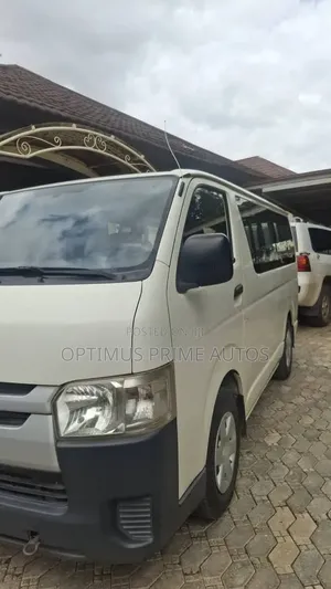 Toyota HiAce 2015 White