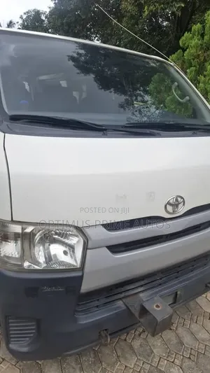 Toyota HiAce 2015 White