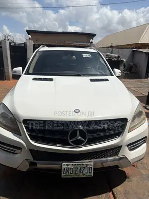 Mercedes-Benz M Class ML350 4dr SUV (3.5L 6cyl 7A) 2015 White