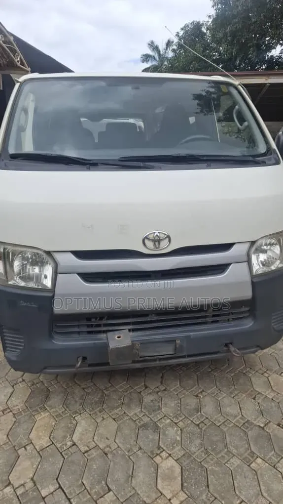 Toyota HiAce 2015 White